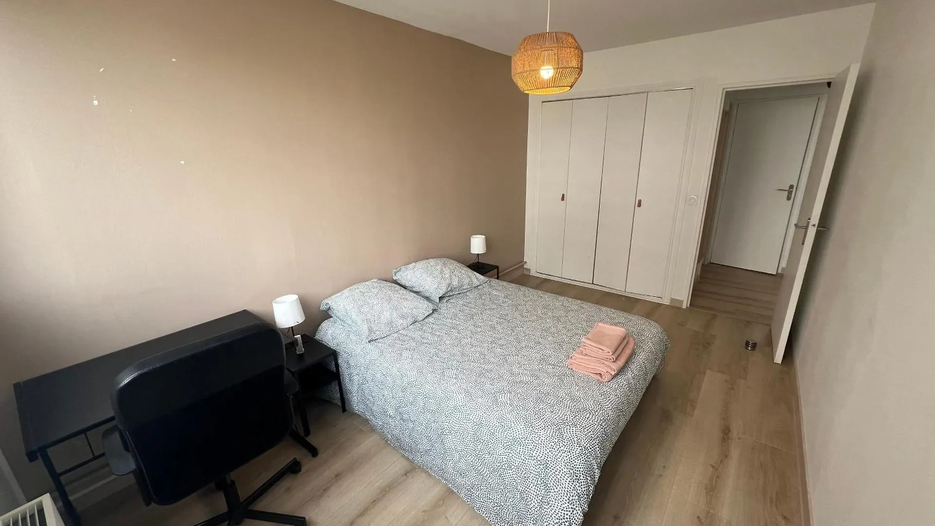 Appartement 6-8 Personnes, Acces Direct A Lyon ビユールバンヌ フランス